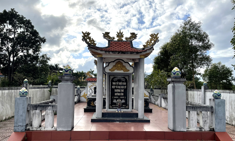 Lăng mộ Thượng thư Huỳnh Côn